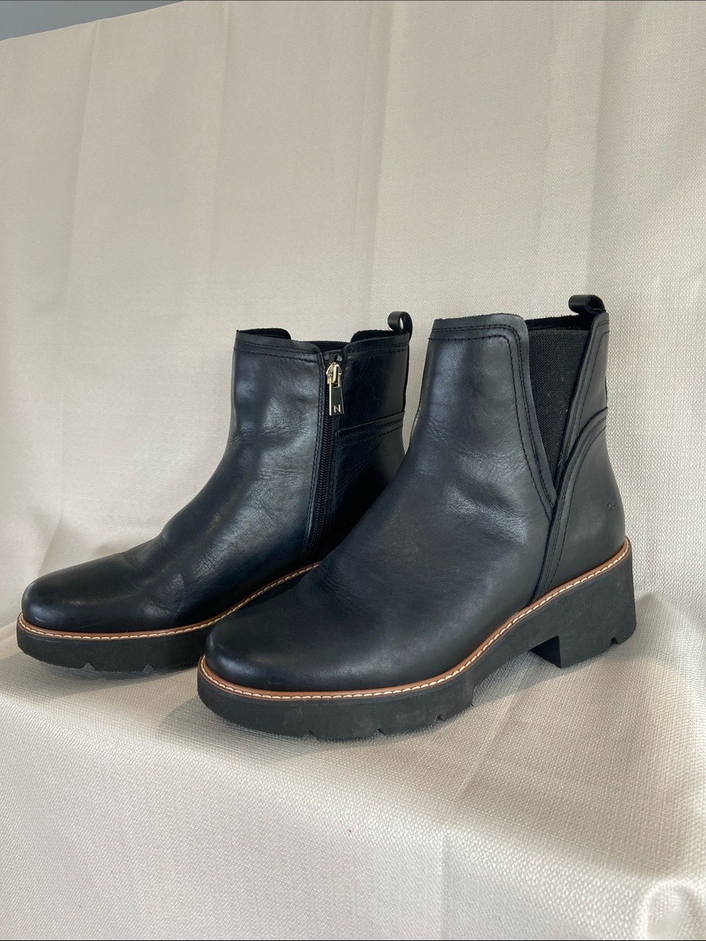 Naturalizer Black Leather Chelsea Platform Ankle Boots - Women's Size 8,5
